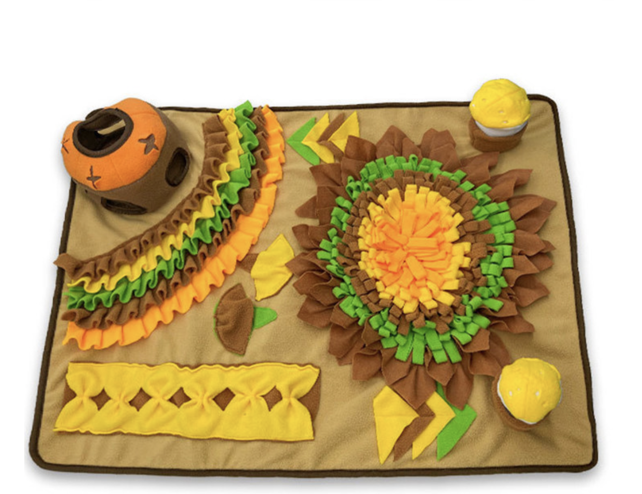 Pompoenmat, rechthoekige snuffelmat in tan met een pompoen-speeltje en zonnebloem